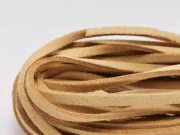 Snur suede imitatie piele intoarsa latime 3mm crem (5metri)