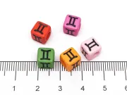 Margele acrilice cub cu semn zodiacal Gemeni 7x7mm (5buc)