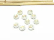 Margele de sidef alb cu gravura aurie in forma de ying yang 8x5mm