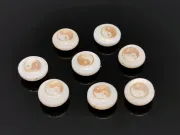 Margele de sidef alb cu gravura aurie in forma de ying yang 8x5mm