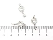 Charm cheie cu inima din cubic zirconia argintiu 18x8mm