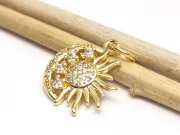 Charm soare cu luna din cubic zirconia auriu 16x15mm