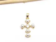Charm cruce din cubic zirconia cu perle auriu 23x15mm