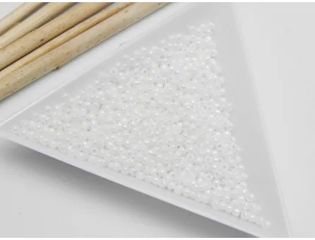 Toho rotunde 11/0 opaque rainbow white (5g)