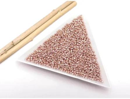 Toho rotunde 15/0 permafinish galvanized sweet blush (5g)