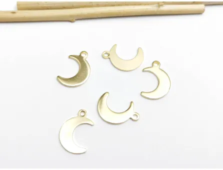 Charm otel inoxidabil auriu luna 15x11mm