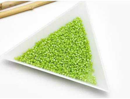 Toho rotunde 15/0 opaque lustered sour apple (5g)