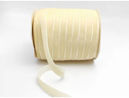 Panglica catifea 10mm ivory (1m)