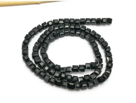 Margele cristal cub fatetat 4mm negru (sirag)