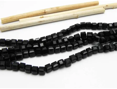 Margele cristal cub fatetat 4mm negru  (10buc)