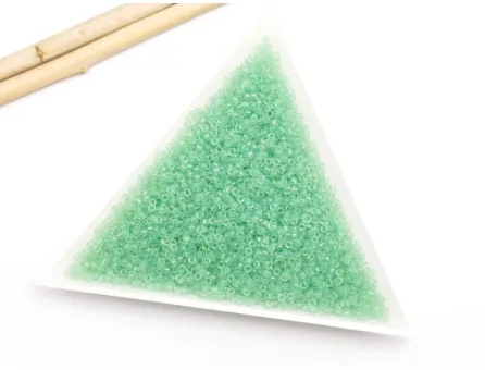 Toho rotunde 15/0 Milky Kiwi (5g)