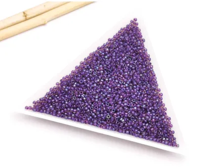 Toho rotunde 15/0 Inside Color Rainbow Rosaline Opaque Purple Lined (5g)