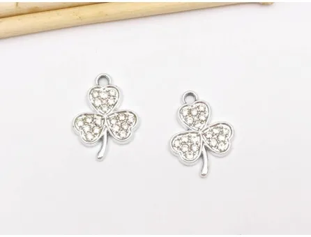 Charm argintiu trifoi cu pietricele 18.5x14mm transparent