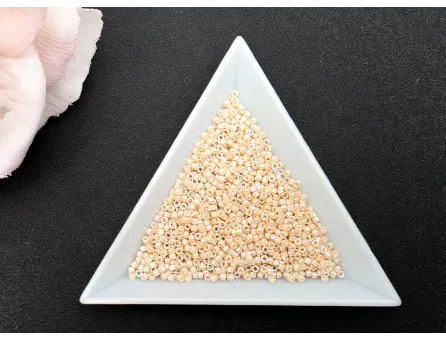 Miyuki delica 11/0 Opaque lt. Peach Ceylon (5g)