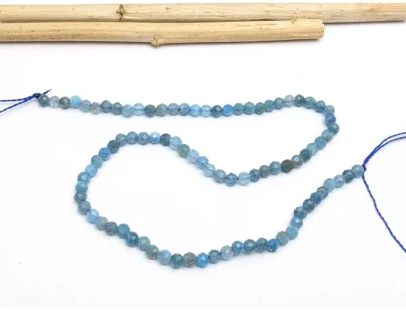 Sirag scurt Apatit sfere microfatetate 2mm