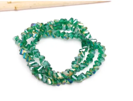 Margele cristal triunghi 3.5x4x3.5mm smarald AB (sirag)