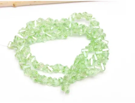 Margele cristal triunghi 3.5x4x3.5mm verde deschis AB (sirag)