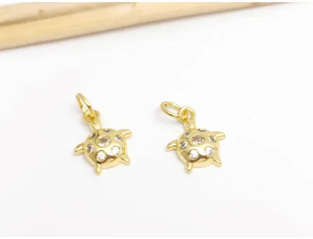 Charm testoasa din cubic zirconia 13.5x10mm auriu