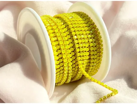 Lant cu strasuri 2mm galben opal AB (0.5m)