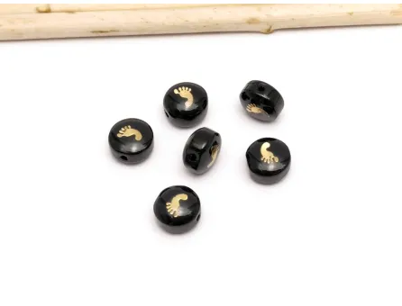 Margele de sticla lampwork cu gravura aurie in forma de picioruse 8x6mm negru