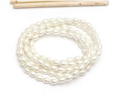 Perle de sticla ovale 6x4mm ivory (sirag)