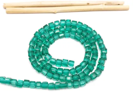 Margele cristal cub fatetat 4mm verde smarald (sirag)