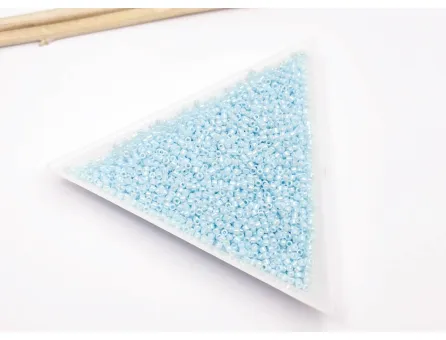 Toho rotunde 15/0 Opaque Lustered Pale Blue (5g)