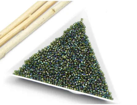 Toho rotunde 15/0 transparent rainbow olivine (5g)