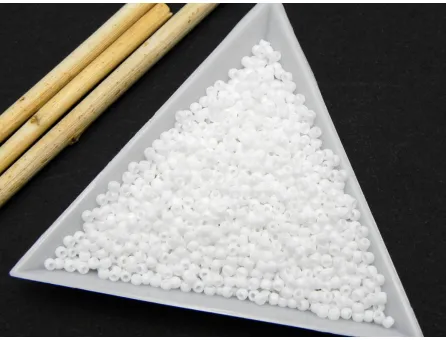 Toho rotunde 11/0 matte opaque rainbow white (5g)