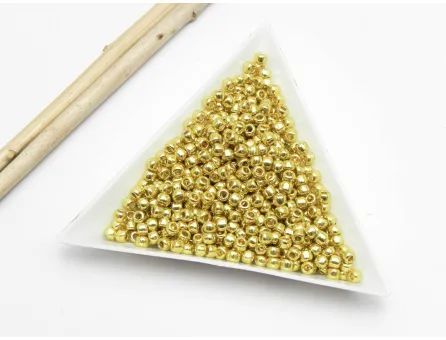 Toho rotunde 8/0 permanent finish galvanized yellow gold (5g)