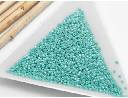 Toho rotunde 15/0 opaque lusted turquoise (5g)