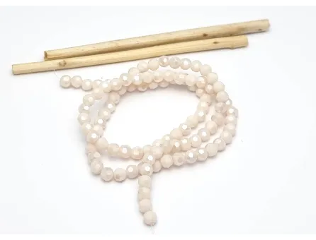 Margele cristal rotund fatetat 4mm silk opac lustered (sirag)