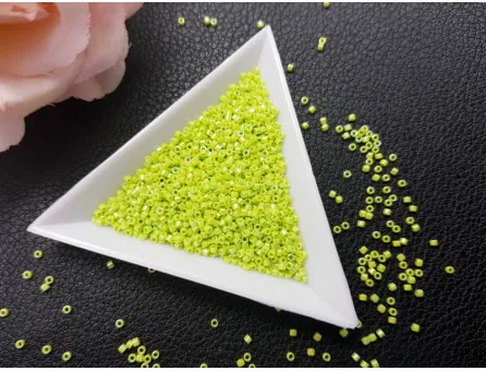 Miyuki delica 11/0 opaque chartreuse ab (5g)