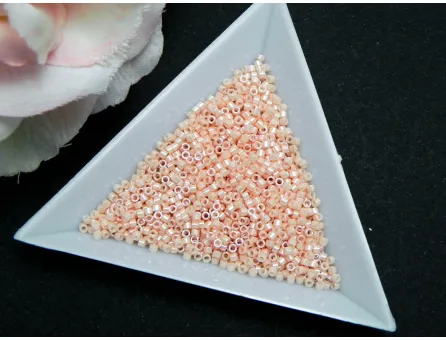 Miyuki delica 11/0 opaque lt.salmon ceylon (5g)