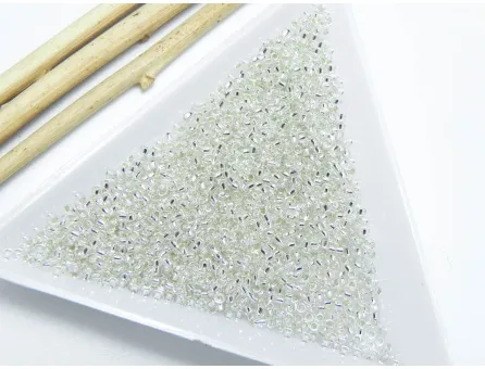 Toho rotunde 15/0 silver lined milky white (5g)