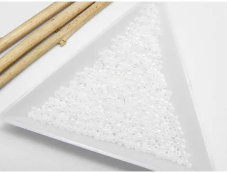 Toho rotunde 11/0 opaque lustered white (5g)