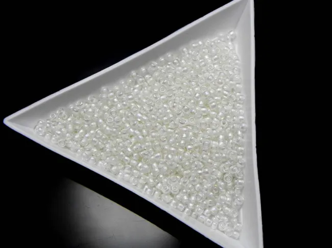 Toho rotunde 11/0 inside color rainbow crystal/creme lined (5g)