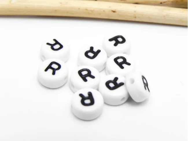 Margele acrilice litera r 7x4mm (10buc)