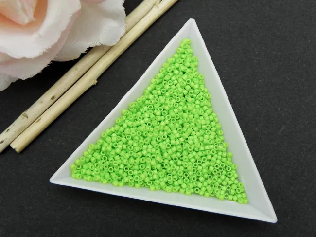 Miyuki Delica 11/0 Duracoat Opaque Kiwi (5g)
