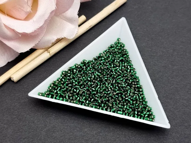Miyuki delica 11/0 Silver Lined Green (5g)
