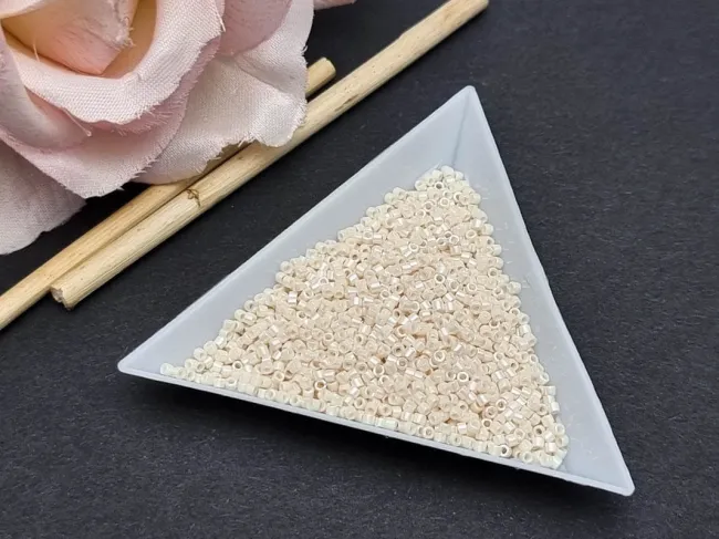 Miyuki delica 11/0 Opaque Bisque White (5g)