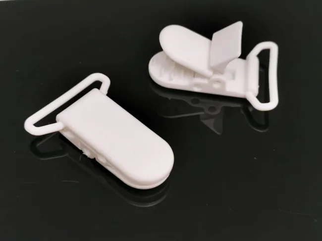 Clips pentru lant suzeta 43x25x9mm alb (1buc)