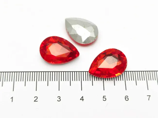 Cabochon din sticla picatura 18x13mm rosu siam (1buc)