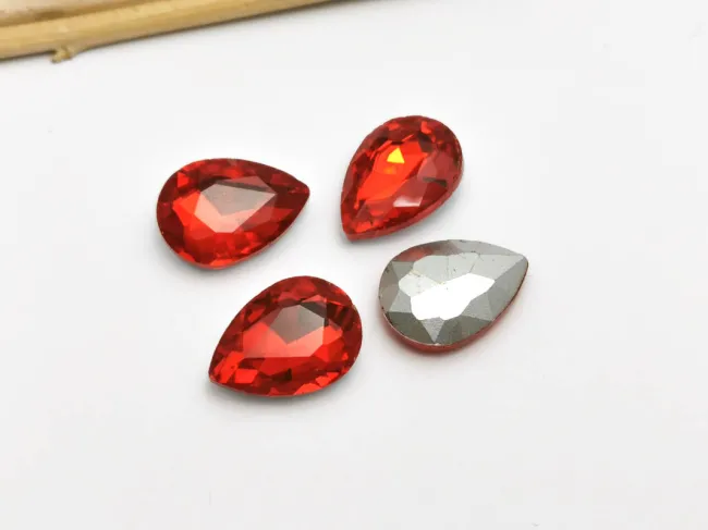 Cabochon din sticla picatura 18x13mm rosu siam (1buc)