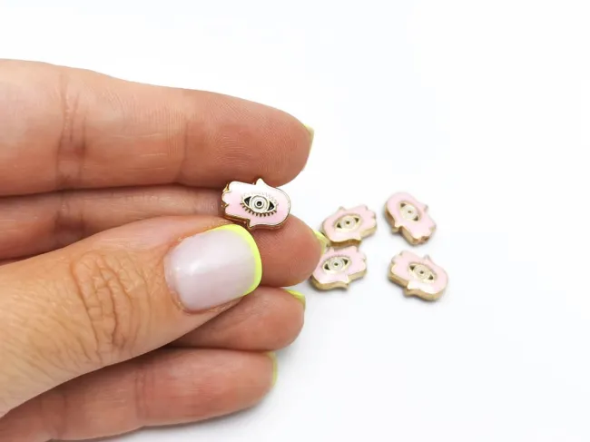 Margele de alama emailate mana hamsa 12x9.5x4mm roz