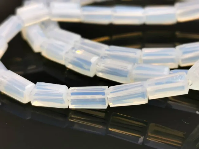 Margele cristal cuboid fatetat 6x3mm opal (sirag)