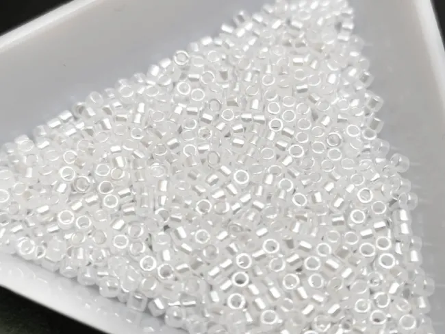Miyuki delica 11/0 linded crystal white (5g)