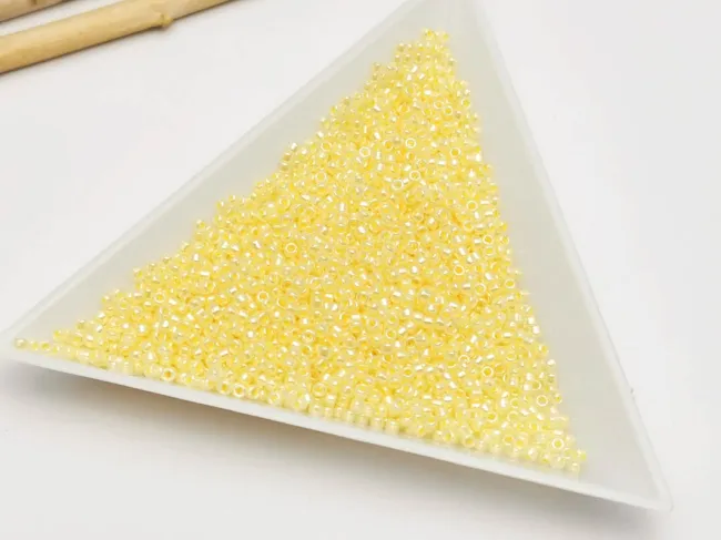 Toho rotunde 15/0 ceylon rice pudding (5g)