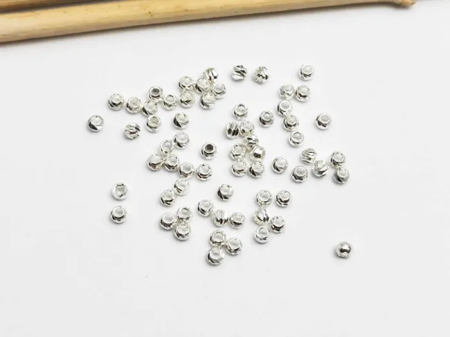 Margele de alama decorative cu striatii 2mm placate cu argint (10buc)