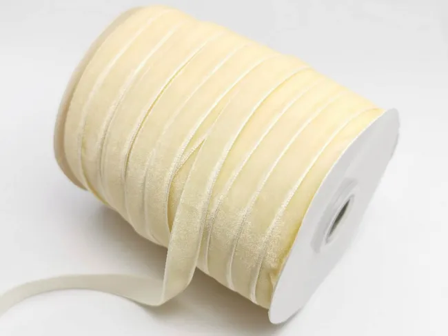 Panglica catifea 10mm ivory (1m)